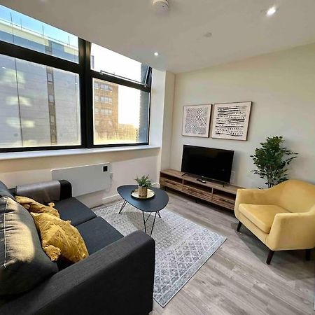 1 Bed Flat With View Of Old Trafford Lägenhet Manchester Exteriör bild