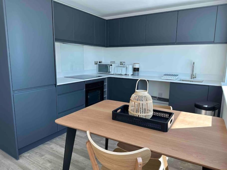 1 Bed Flat With View Of Old Trafford Lägenhet Manchester Exteriör bild