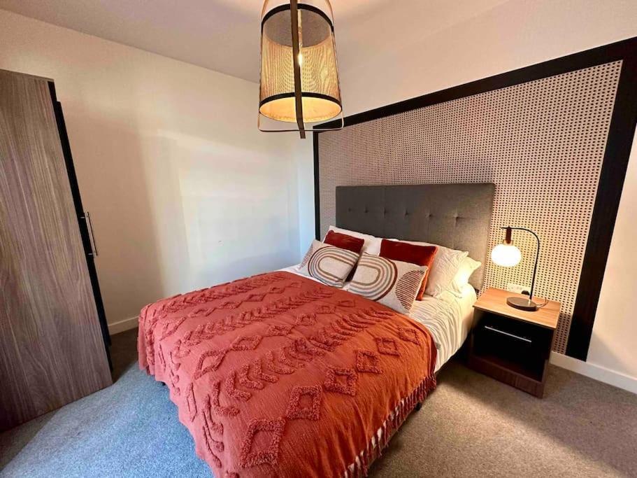1 Bed Flat With View Of Old Trafford Lägenhet Manchester Exteriör bild