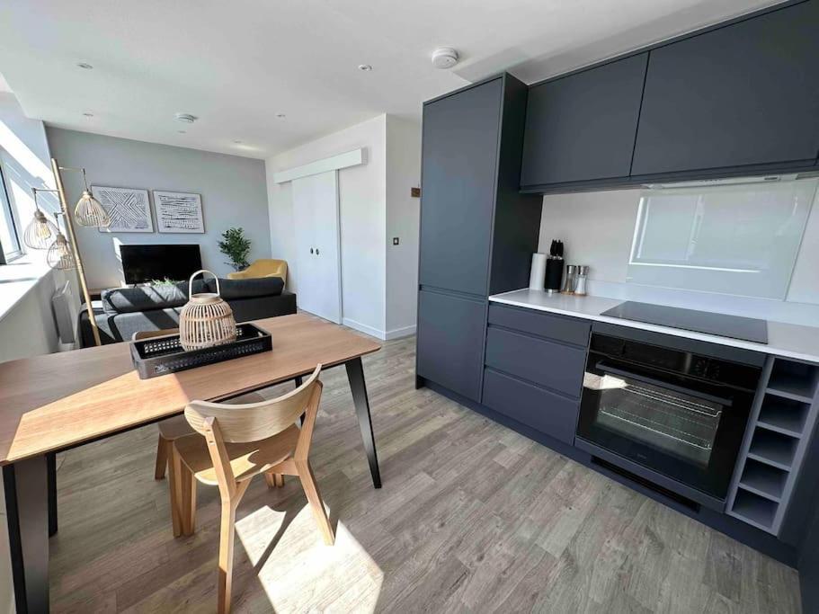 1 Bed Flat With View Of Old Trafford Lägenhet Manchester Exteriör bild
