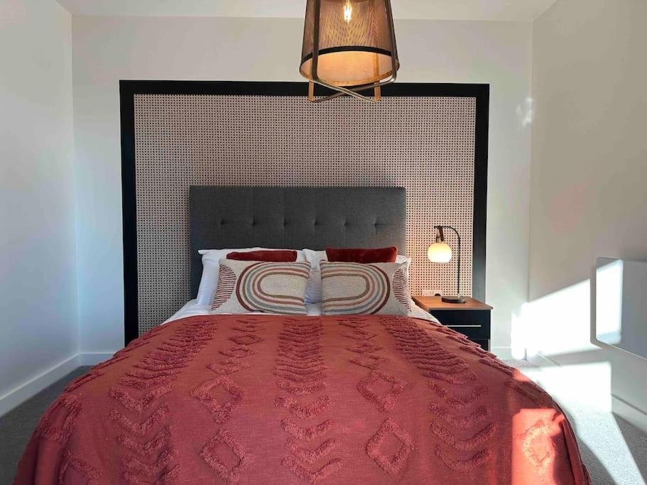 1 Bed Flat With View Of Old Trafford Lägenhet Manchester Exteriör bild